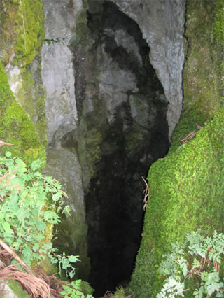 イラバタの穴洞口
